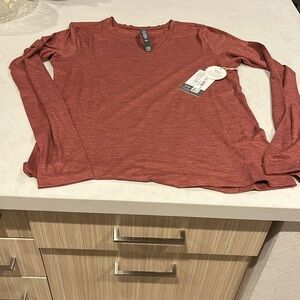 NWT vuori Size Large women’s Lux crew in rosewood Heather